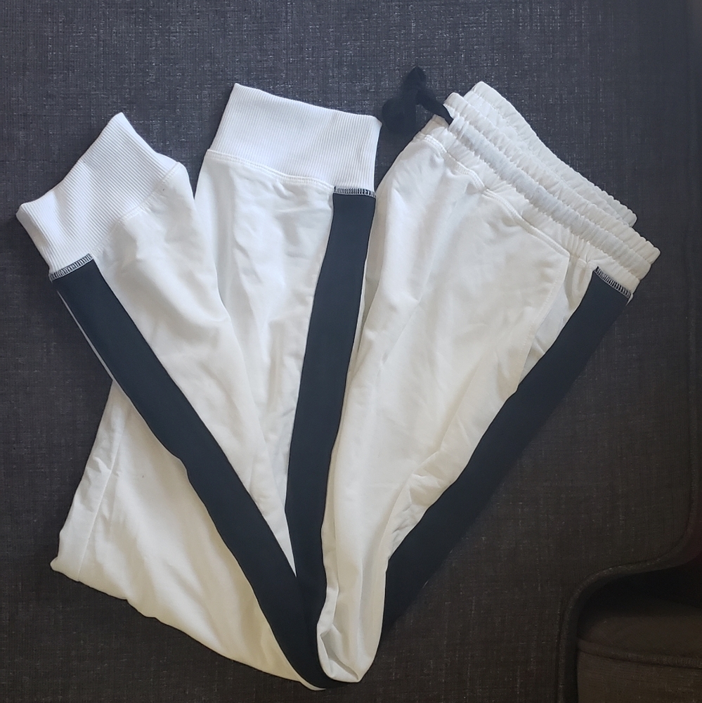 NWT Lularoe Jax Joggers White and Black